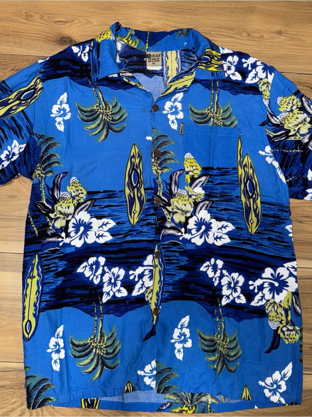 Ingear Mens Size XL Beautiful Hawaiian Shirt. Short Sleeve. Collared. Button.